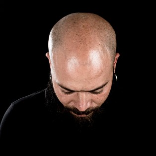 Как отрастить волосы мужчине и не психануть на «сделай коротко»: честный план от барберов