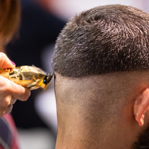 Стрижка під насадку