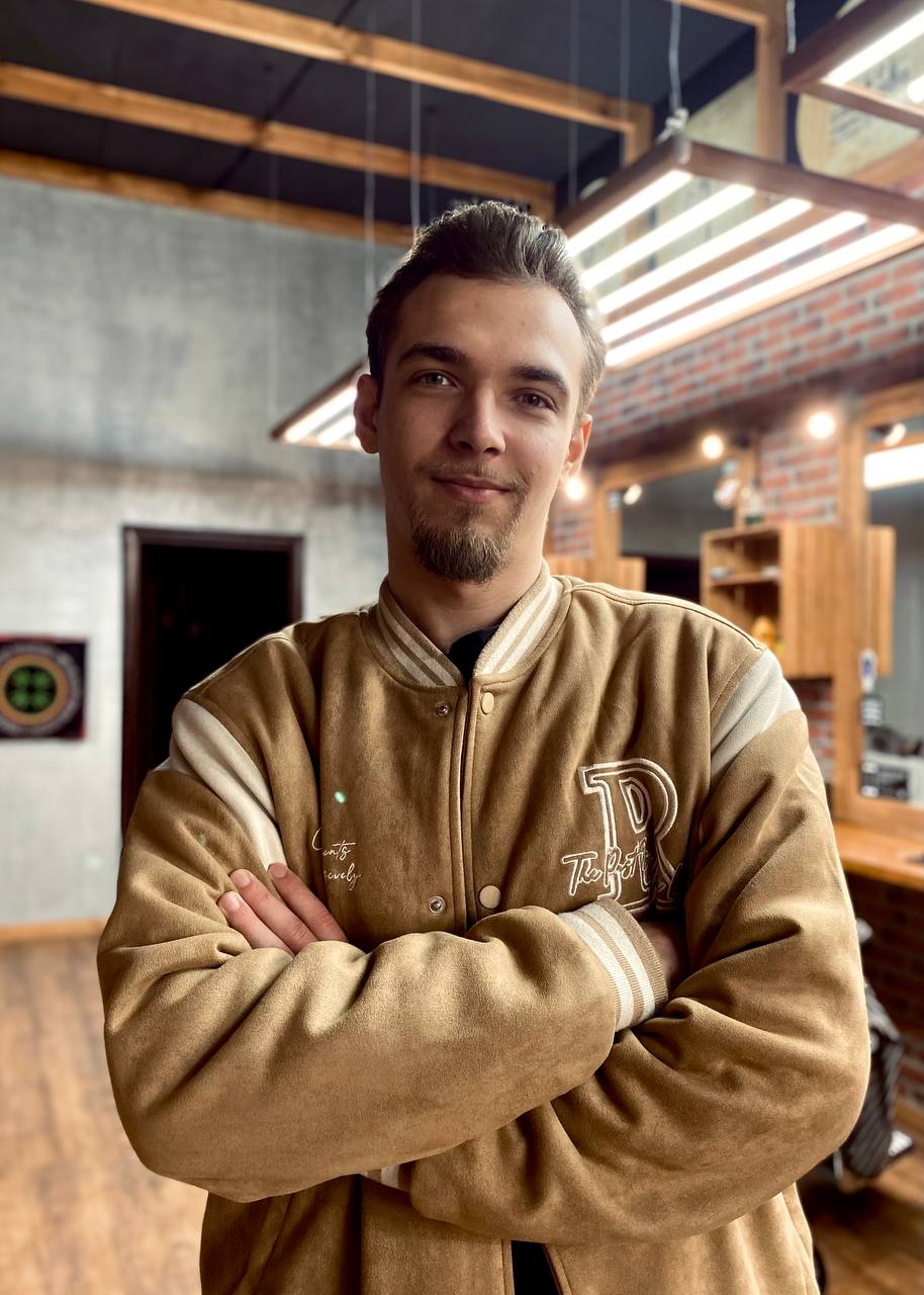 Старший Барбер<span>                                   Владіслав Драгієв</span>